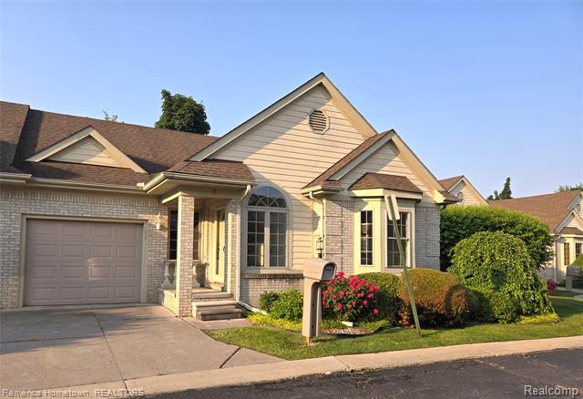 front view picture of 8 Hickory Ct, Dearborn Heights, MI. 48127