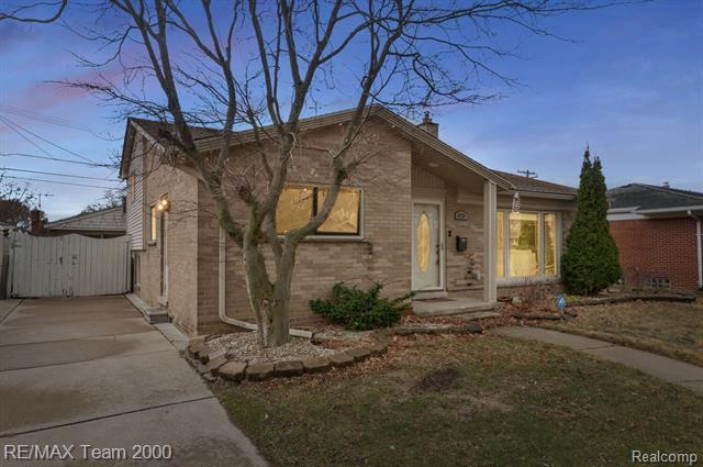 front view picture of 6751 Charlesworth, Dearborn Heights, MI. 48127