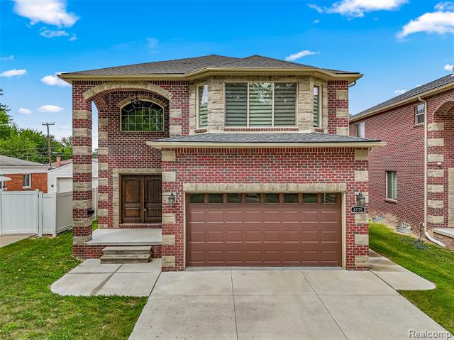 front view picture of 6735 Parkway, Dearborn Heights, MI. 48127