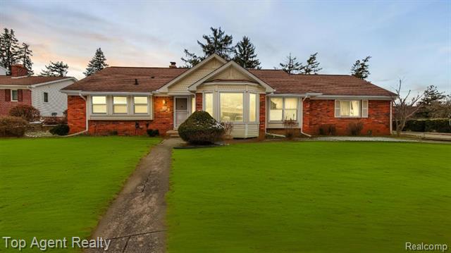 front view picture of 36906 Brittany Hill Dr, Farmington, MI. 48335
