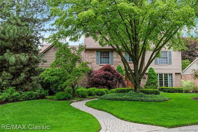 front view picture of 24267 Bramblewood Dr, Novi, MI. 48374
