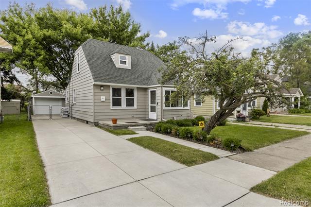 front view picture of 23083 Tawas Ave, Hazel Park, MI. 48030