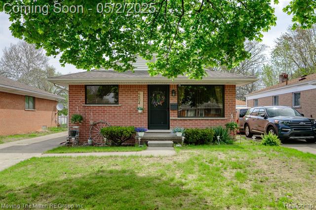 front view picture of 6604 Colonial, Dearborn Heights, MI. 48127