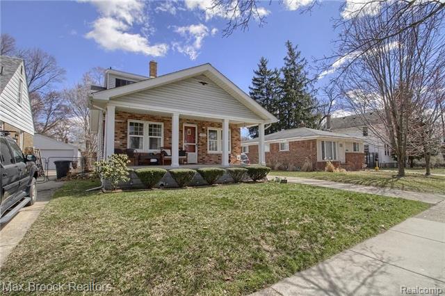 front view picture of 23430 Geneva Ave, Oak Park, MI. 48237