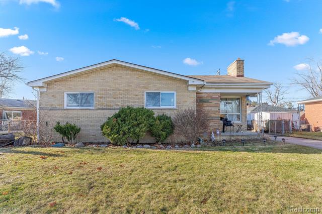 front view picture of 20650 Crestmont, Dearborn Heights, MI. 48127