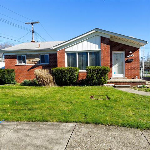 front view picture of 7154 Plainfield, Dearborn Heights, MI. 48127