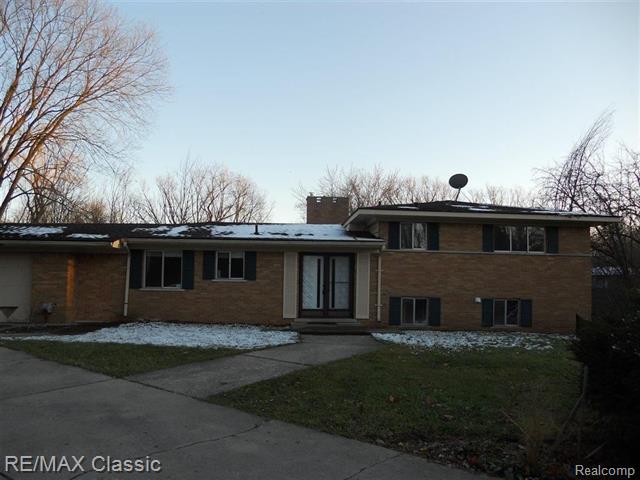 front view picture of 23514 Creekdale Ct, Farmington, MI. 48336