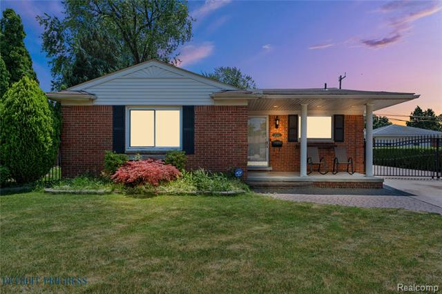 front view picture of 26411 Warren, Dearborn Heights, MI. 48127
