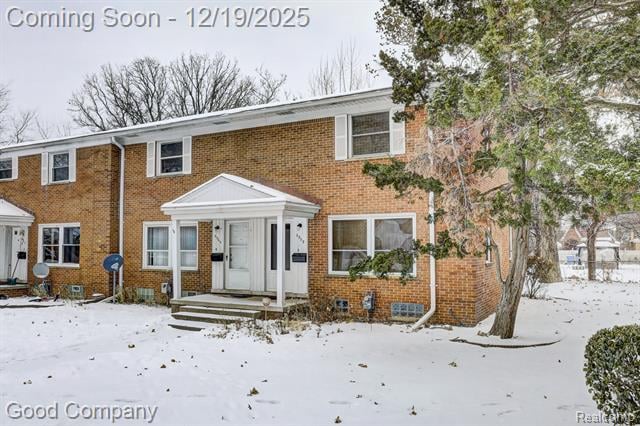 front view picture of 6958 Town Ln, Dearborn Heights, MI. 48127