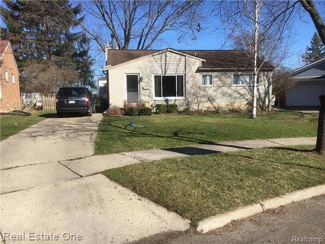 front view picture of 23540 Loomis Ct, Farmington, MI. 48336