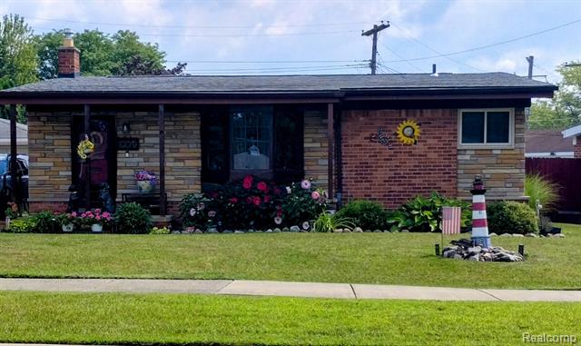 front view picture of 7370 Amboy, Dearborn Heights, MI. 48127