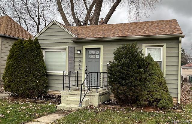 front view picture of 1045 E Breckenridge St, Ferndale, MI. 48220