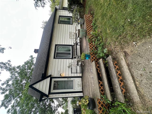 front view picture of 8309 Hugh, Westland, MI. 48185