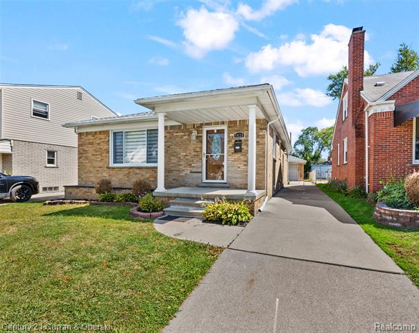 front view picture of 7428 Kingsbury, Dearborn Heights, MI. 48127