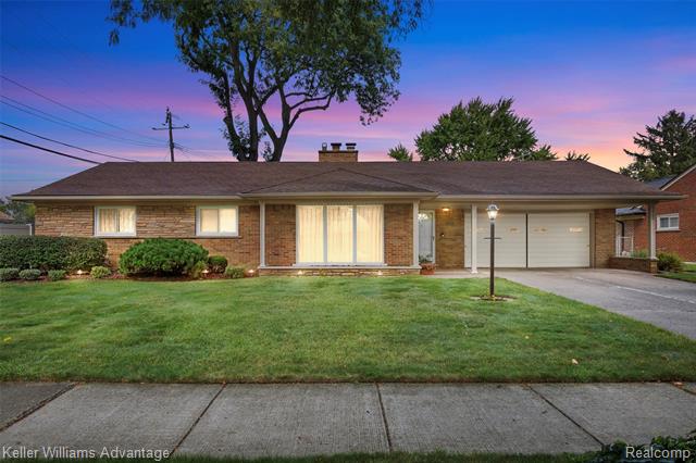 front view picture of 25470 Kennedy, Dearborn Heights, MI. 48127