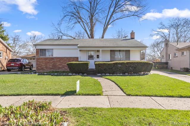 front view picture of 26816 Kennedy, Dearborn Heights, MI. 48127