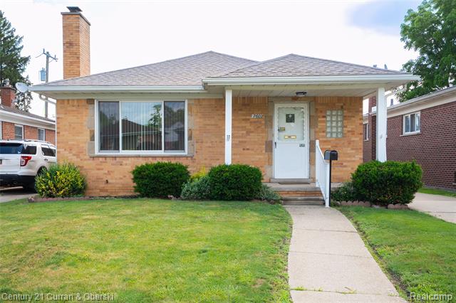 front view picture of 7602 Highview, Dearborn Heights, MI. 48127