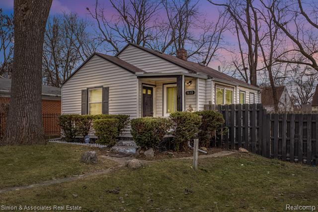 front view picture of 7512 Hazelton, Dearborn Heights, MI. 48127