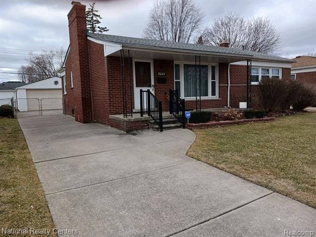 front view picture of 8265 Kinmore, Dearborn Heights, MI. 48127