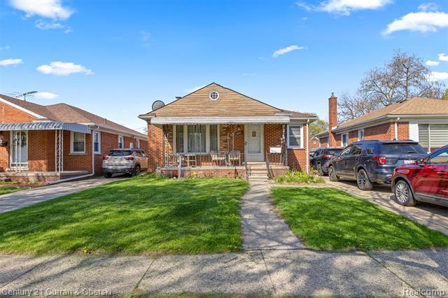 front view picture of 8227 Riverview, Dearborn Heights, MI. 48127