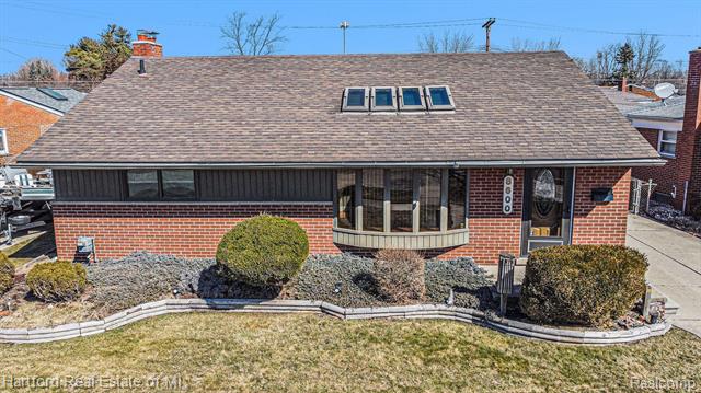 front view picture of 8600 Cardwell, Westland, MI. 48185