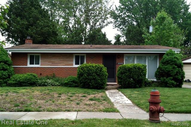 front view picture of 26935 Constance, Dearborn Heights, MI. 48127
