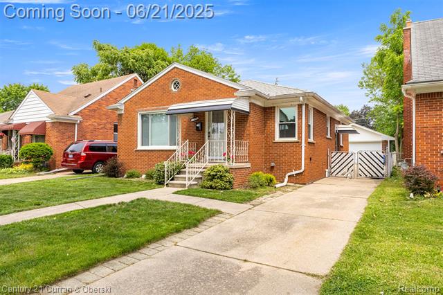 front view picture of 8276 Riverview, Dearborn Heights, MI. 48127