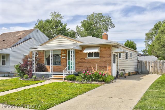 front view picture of 1341 E Breckenridge St, Ferndale, MI. 48220