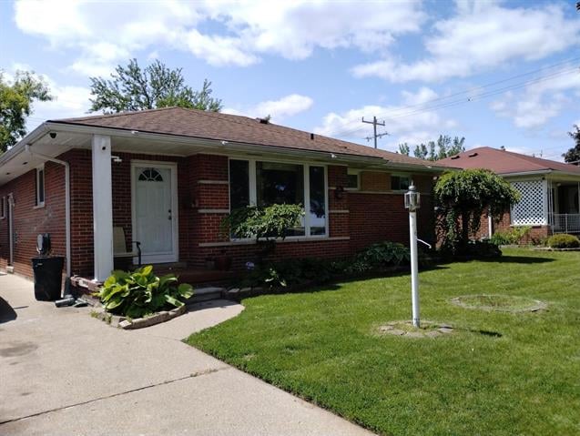front view picture of 8383 Dixie Ln, Dearborn Heights, MI. 48127