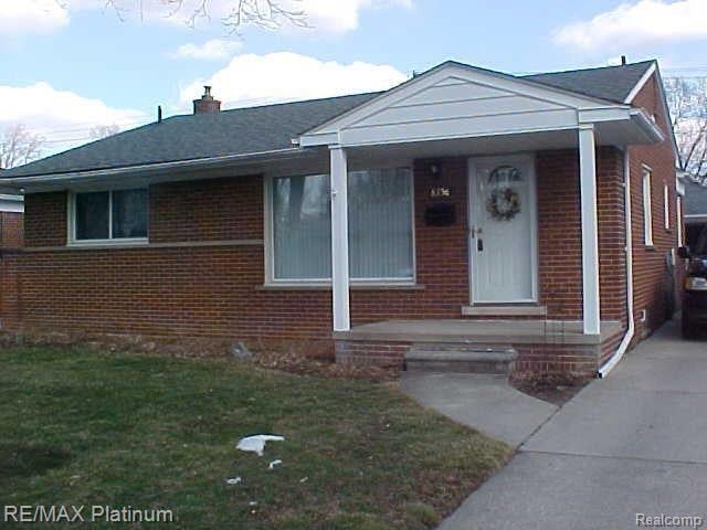 front view picture of 8356 Arnold, Dearborn Heights, MI. 48127