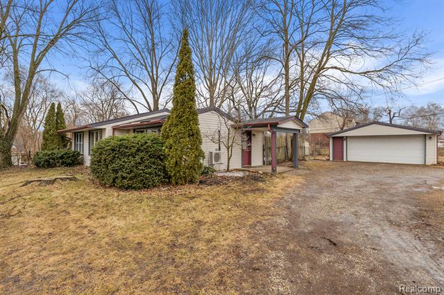 front view picture of 24235 Glenda St, Novi, MI. 48375