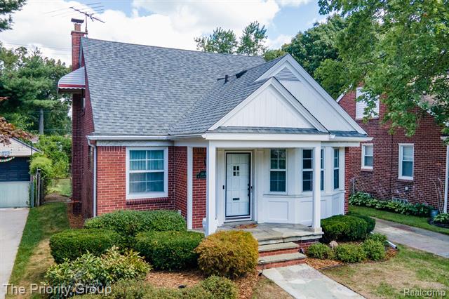 front view picture of 1114 W Lewiston Ave, Ferndale, MI. 48220