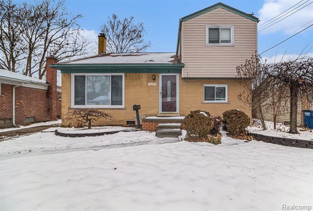 front view picture of 31040 Stephen, Westland, MI. 48185