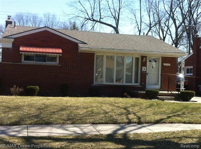 front view picture of 8246 Lochdale, Dearborn Heights, MI. 48127
