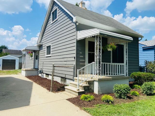 front view picture of 8627 Robindale, Dearborn Heights, MI. 48127