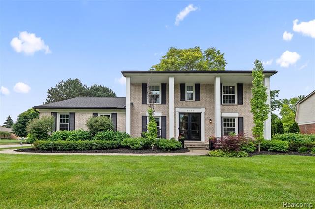 front view picture of 45045 Turtlehead, Plymouth, MI. 48170