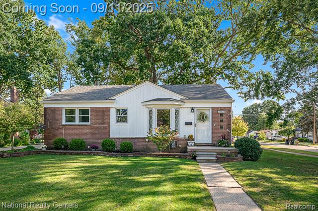 front view picture of 30055 Grandon, Livonia, MI. 48150