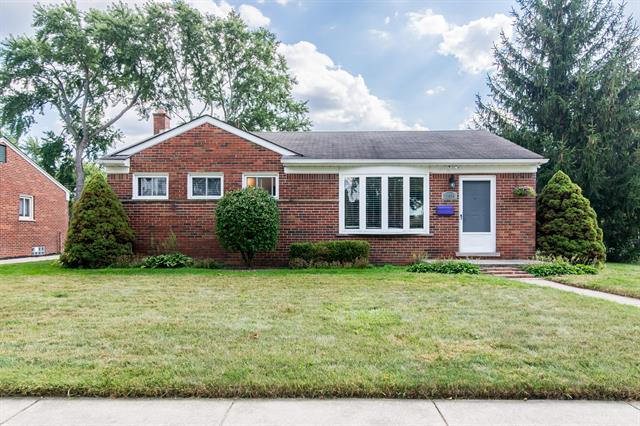 front view picture of 29069 Grandon, Livonia, MI. 48150