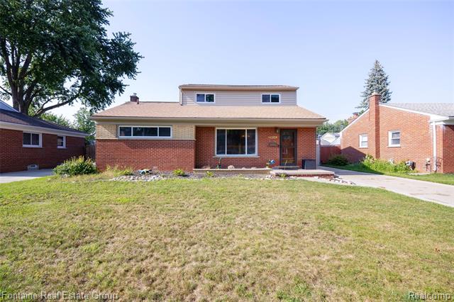 front view picture of 29042 Grandon, Livonia, MI. 48150