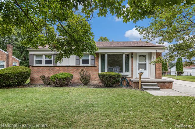 front view picture of 31044 Minton, Livonia, MI. 48150