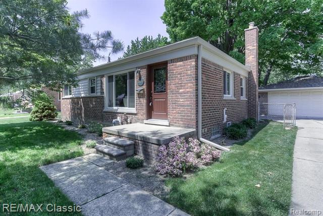 front view picture of 30650 Minton, Livonia, MI. 48150