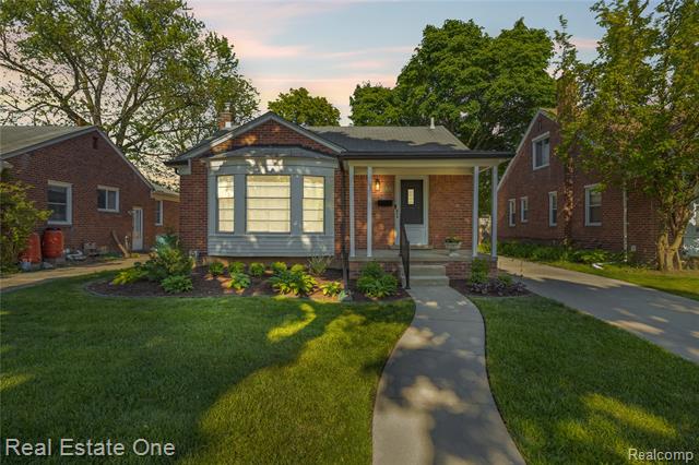 front view picture of 23530 Morton Ave, Oak Park, MI. 48237