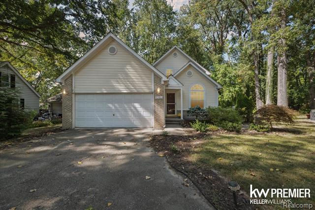 front view picture of 9301 Cardwell, Livonia, MI. 48150