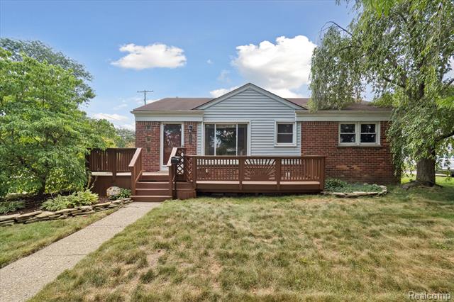 front view picture of 31021 Hathaway, Livonia, MI. 48150