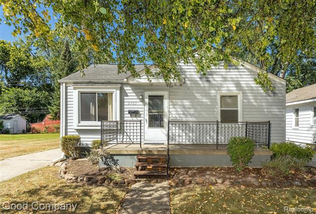 front view picture of 2103 Leitch Rd, Ferndale, MI. 48220