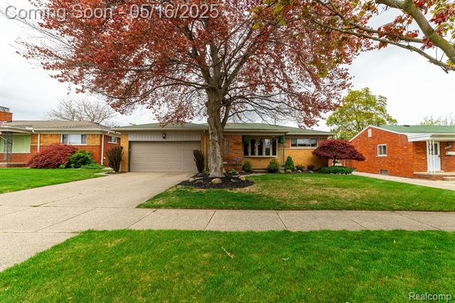 front view picture of 38076 Richland, Livonia, MI. 48150