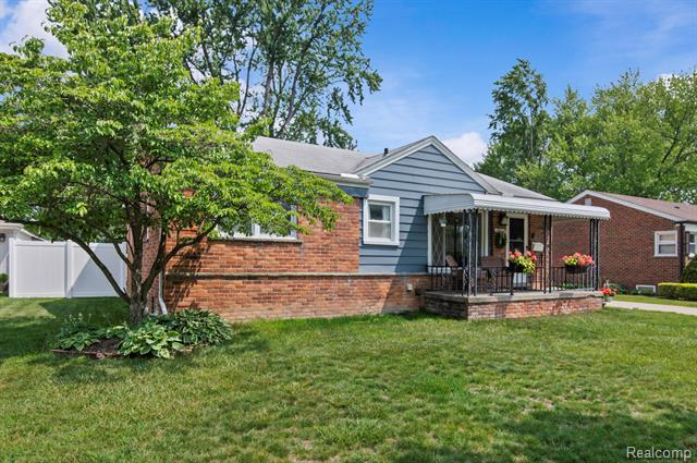 front view picture of 29948 Hathaway, Livonia, MI. 48150