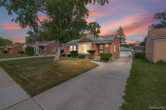 front view picture of 23510 Scotia Rd, Oak Park, MI. 48237