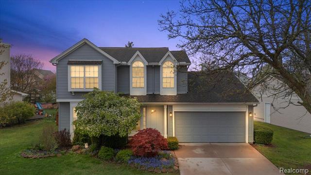 front view picture of 47235 Scarlet Dr S, Novi, MI. 48374