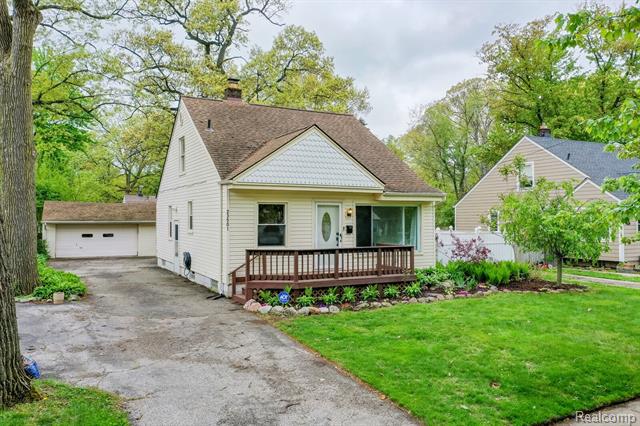 front view picture of 23501 Majestic St, Oak Park, MI. 48237